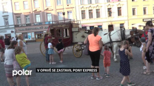 Pony Express rozváží zásilky do celého světa. Jezdci na koních si pro ně přijeli i do Opavy