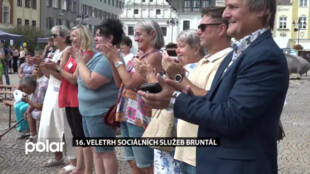 Veletrh sociálních služeb byl v Bruntále vůbec poprvé pořádán venku na náměstí Míru