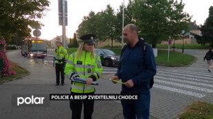 Policie a BESIP zviditelnili chodce, čekali na ně u autobusového nádraží