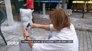 BEZ KOMENTÁŘE: Ytongové sochy ze Studénky tvoří ženy i děti