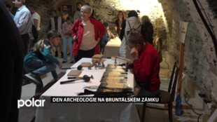 Na bruntálském zámku mohli na Dni archeologie návštěvníci poznat různé obory archeologie a mnohé si i vyzkoušet