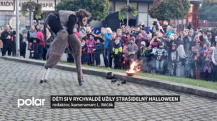Děti si na náměstí v centru Rychvaldu užily strašidelný Halloween