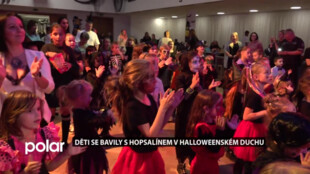 Karvinské děti se bavily s klaunem Hopsalínem v halloweenském duchu