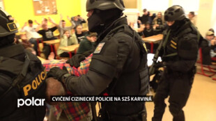 Cizinecká policie zneškodnila cvičně na SZŠ Karviná ozbrojeného muže