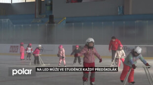 Na led může ve Studénce každý předškolák, brusle, helmu i trenéry má díky projektu zdarma