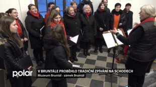 Zpívání na schodech bruntálského zámku patřilo letos sboru Bernardini z Břidličné