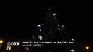 Slavnostní rozsvícení vánočního stromu v Opavě sledovalo zcela zaplněné Dolní náměstí