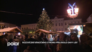 Rozsvícení vánočního stromu ve Frýdku-Místku opět přilákalo davy lidí
