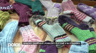 Seniory zahřívají i ponožky pletené v novojičínském Straníku