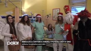 Slezskou nemocnici v Opavě navštívili Mikuláš s čertem a andělé. Dětem vykouzlili úsměvy na tváři