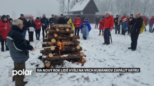 Na Nový rok lidé vyšli na vrch Kubánkov, aby tam společně zapálili vatru