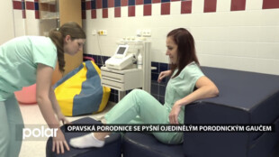 Opavská porodnice má novinku. Jako jedna z mála nemocnic v Česku získala porodnický gauč