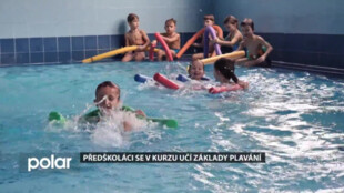 Předškoláci z Frýdlantu nad Ostravicí se v kurzu učí základy plavání