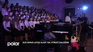 ZUŠ Opava má 100 let.  Oslavy začaly koncertem s bývalou absolventkou a známou zpěvačkou Ivou Bittovou