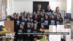Žáky z AZ hokejové akademie navštívil zpěvák Petr Harazin a nepřišel s prázdnou