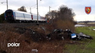 Vyšetřování tragické srážky vlaku s kamionem v Dolní Lutyni potrvá měsíce