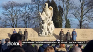 Nad hroby československých obětí Sedmidenní války o Těšínsko je opět socha s orlicí