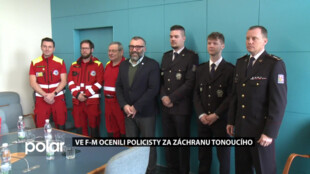 Primátor i záchranáři ocenili policisty za záchranu tonoucího ve Frýdku-Místku