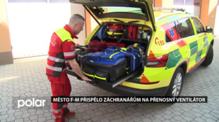 Záchranáři ve Frýdku-Místku mají nový přenosný ventilátor. Přispělo na něj město