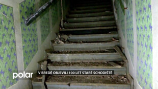 V opavské Bredě objevili 100 let staré schodiště.