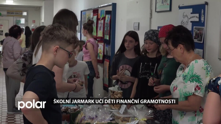 Školní jarmark učil děti finanční gramotnosti, předvedly se i na “Kumštplace”