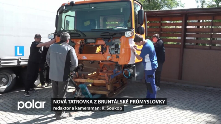 Studenti bruntálské průmyslovky postavili nejnovější Tatrovku, bude sloužit při zimní údržbě v okrese Bruntál