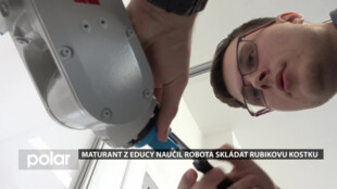 Maturant z novojičínské Educy naučil robota skládat Rubikovu kostku