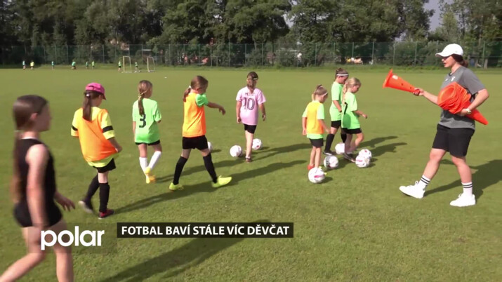 Fotbal baví stále víc děvčat, v MFK Karviná o ně není nouze