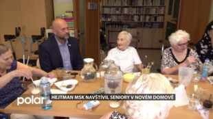 Hejtman Moravskoslezského kraje navštívil seniory v karvinském Novém domově