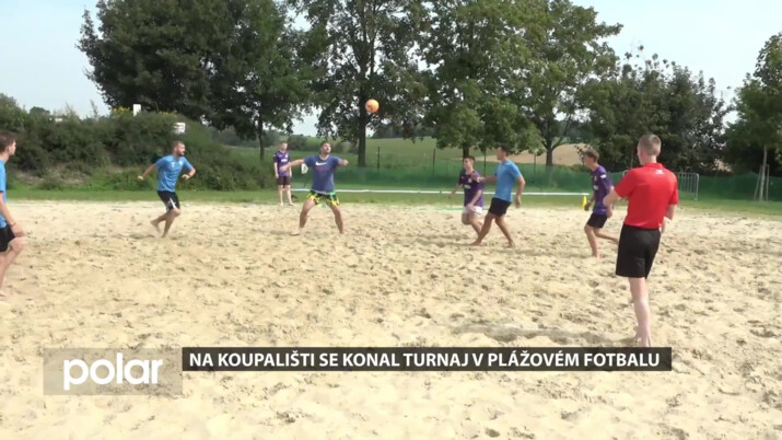 Na koupališti se konal první turnaj v plážovém fotbalu