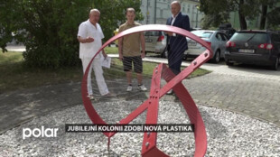 Jubilejní kolonii v Ostravě zdobí nová plastika z umělecké školy Ave Art