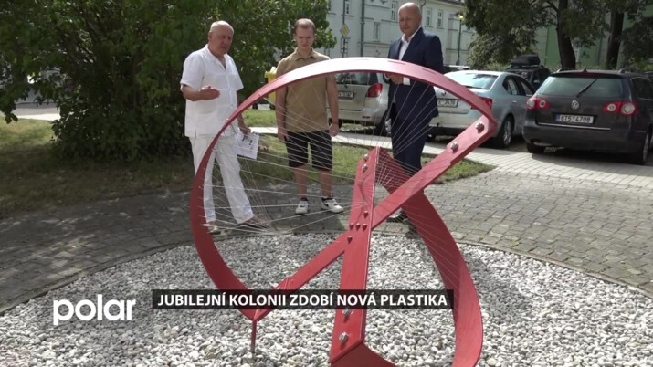 Jubilejní kolonii v Ostravě zdobí nová plastika z umělecké školy Ave Art