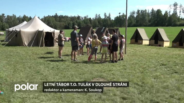 Klasické letní tábory pod stany jsou stále oblíbené. V Dlouhé Stráni u Bruntálu se koná pravidelně již mnoho let