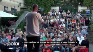 Prázdniny v Porubě opět zpestřila Letní umělecká scéna. Lidé se bavili na Alšově náměstí a zámku