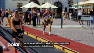 Dolní náměstí ožilo Atletickým cirkusem. V exhibičním závodu ve skoku o tyči se předvedli nejlepší tyčkaři