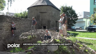 Mimořádné archeologické objevy okolí bruntálské historické bašty odhalují tajemství městského opevnění