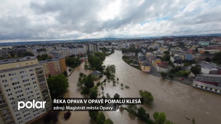 Řeka Opava v Opavě pomalu klesá. Stále probíhají záchranné a likvidační práce