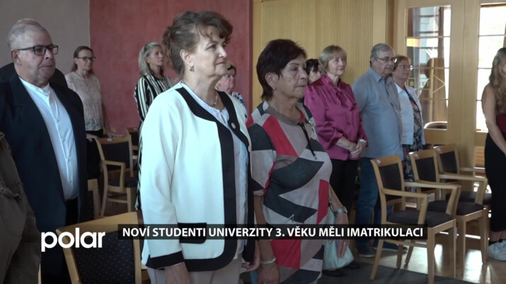 Noví studenti univerzity třetího věku měli imatrikulaci v ostravské Jubilejní kolonii