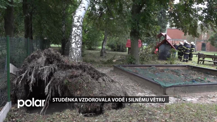 Studénka vzdorovala vodě i větru, desítky domácností byly bez elektřiny