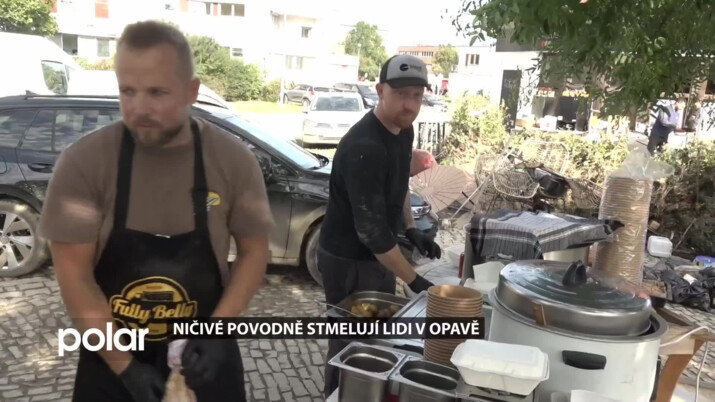 Ničivé povodně stmelují lidi v Opavě. Pomáhají nejen lidé lidem, ale i kolegové kolegům