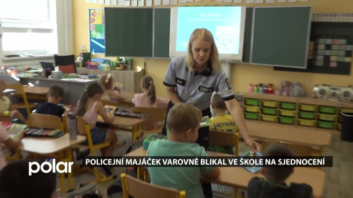 Policejní majáček varovně blikal v základní škole na Sjednocení