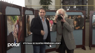 Vestibul radnice vyplnila výstava se silným příběhem lásky