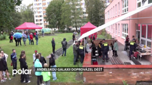 Zahradní slavnost stacionáře Galaxie centrum pomoci doprovázel déšť, náladu to nezkazilo