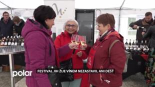 Festival Jih žije vínem na náměstí Ostrava-Jih nezastavil ani déšť