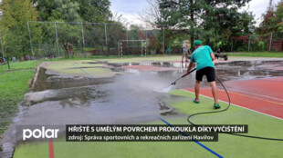 Hřiště s umělým povrchem v různých částech Havířova prokoukla díky vyčištění