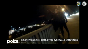 Policisté pomohli dívce dívce, která zvažovala sebevraždu