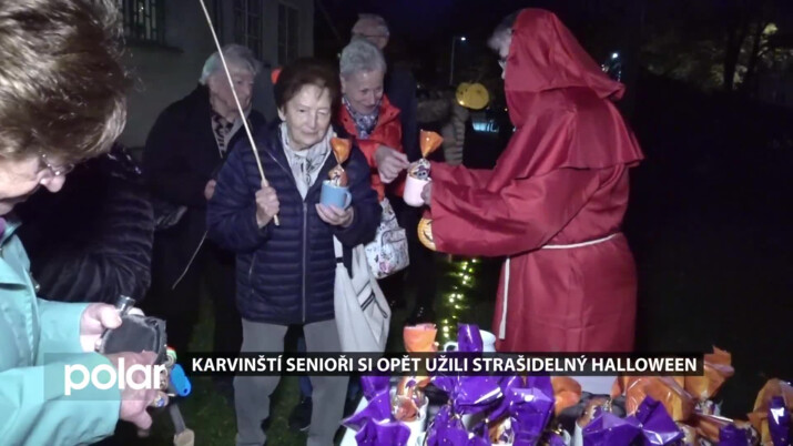 V Karviné se konal Halloweenský pochod seniorských světýlek