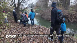 Děti z dětského domova se zapojily do společného úklidu břehů řeky Lučiny