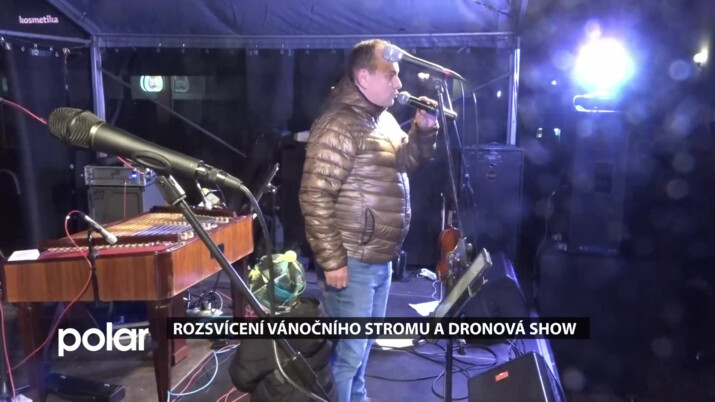 BEZ KOMENTÁŘE: Rozsvícení stromku a dronová show ve Studénce