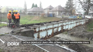 Začala demolice lávky přes Jičínku, byla rezavá a v havarijním stavu